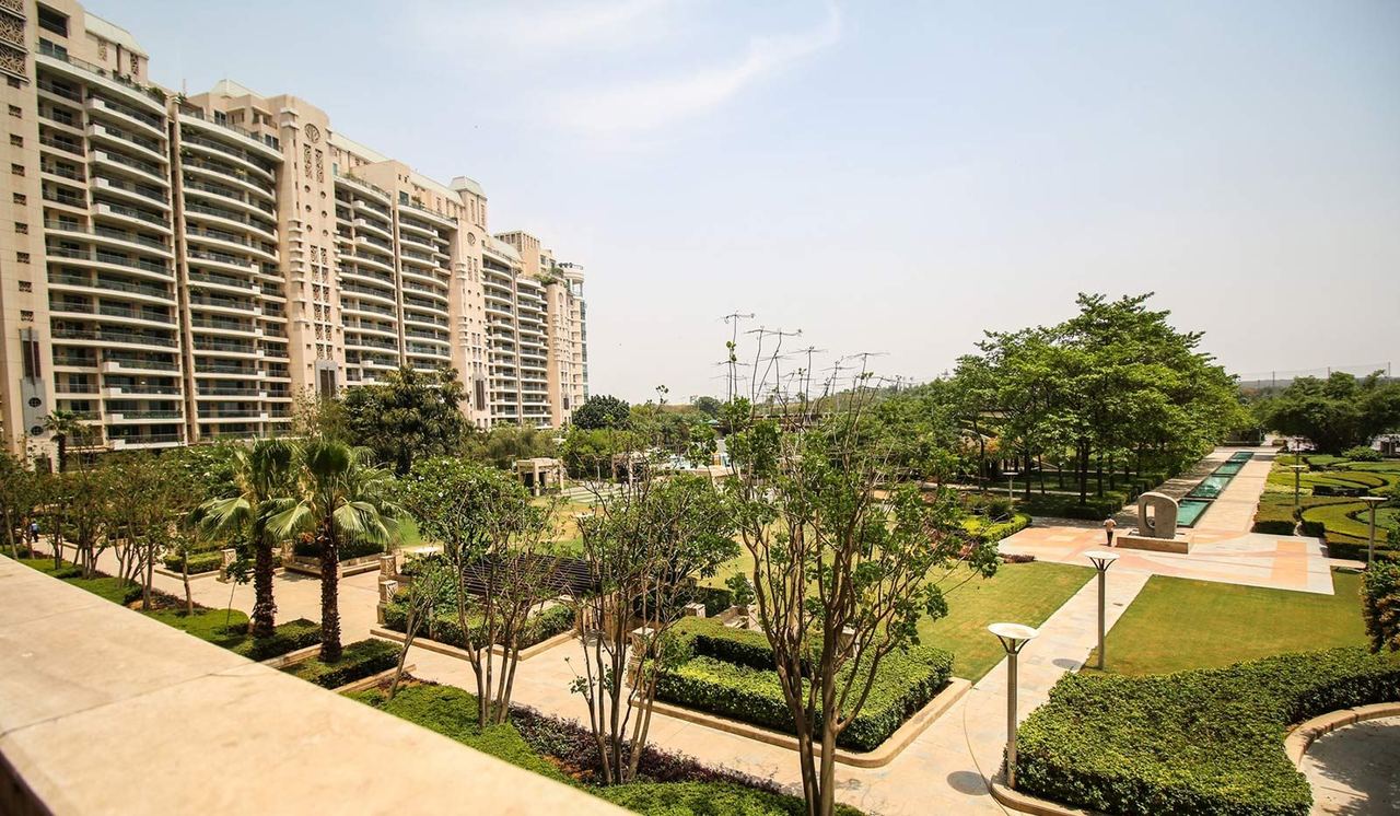 DLF The Aralias in Sector 42, Golf Course Road